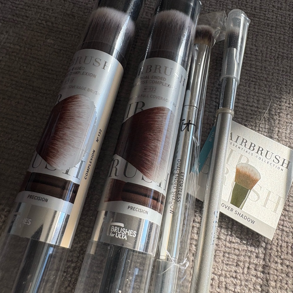 $110 VALUE!!! 4  IT Cosmetics Brushes BRAND NEW🪄